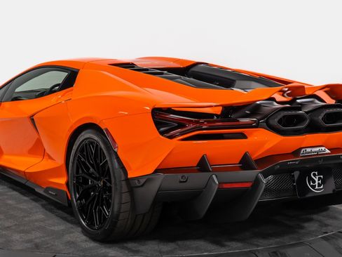 Used 2025 Lamborghini Revuelto image 6