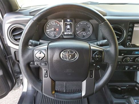 Used 2021 Toyota Tacoma TRD Off-Road image 17