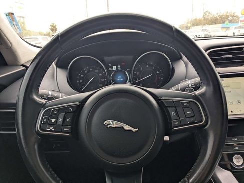 Used 2020 Jaguar F-PACE Premium image 22