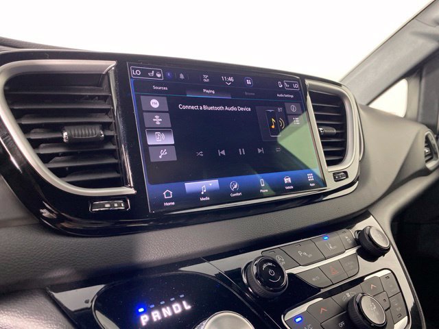 Used 2026 Chrysler Pacifica Select FWD image 2
