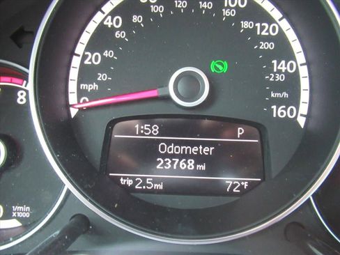 Used 2016 Volkswagen Beetle 1.8T Denim FWD image 24