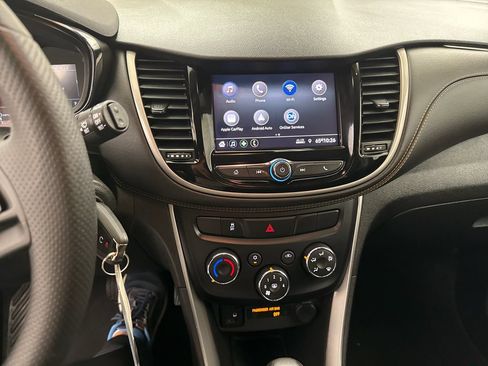 Used 2020 Chevrolet Trax LT AWD/4WD image 16