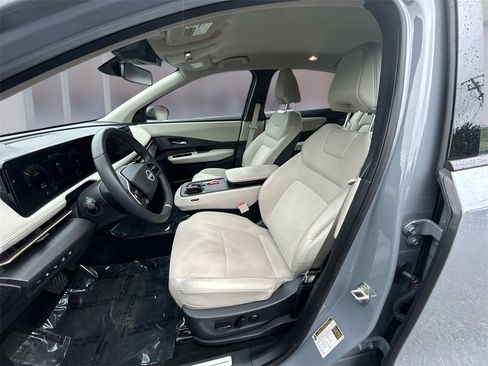 Used 2024 Nissan Ariya AWD image 16