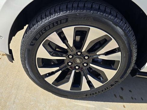 Used 2025 Ford Expedition Platinum w/ Driver's Package image 9