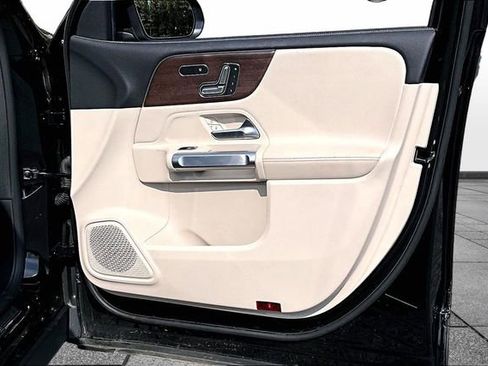 Certified 2023 Mercedes-Benz GLB 250 4MATIC image 31