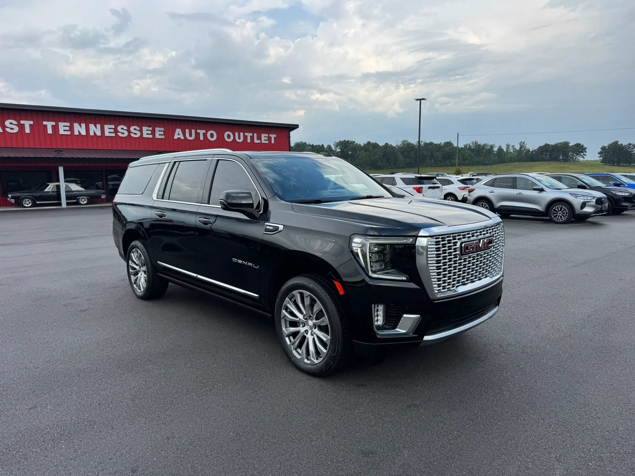 Used 2022 GMC Yukon XL Denali w/ Max Trailering Package AWD/4WD image 1