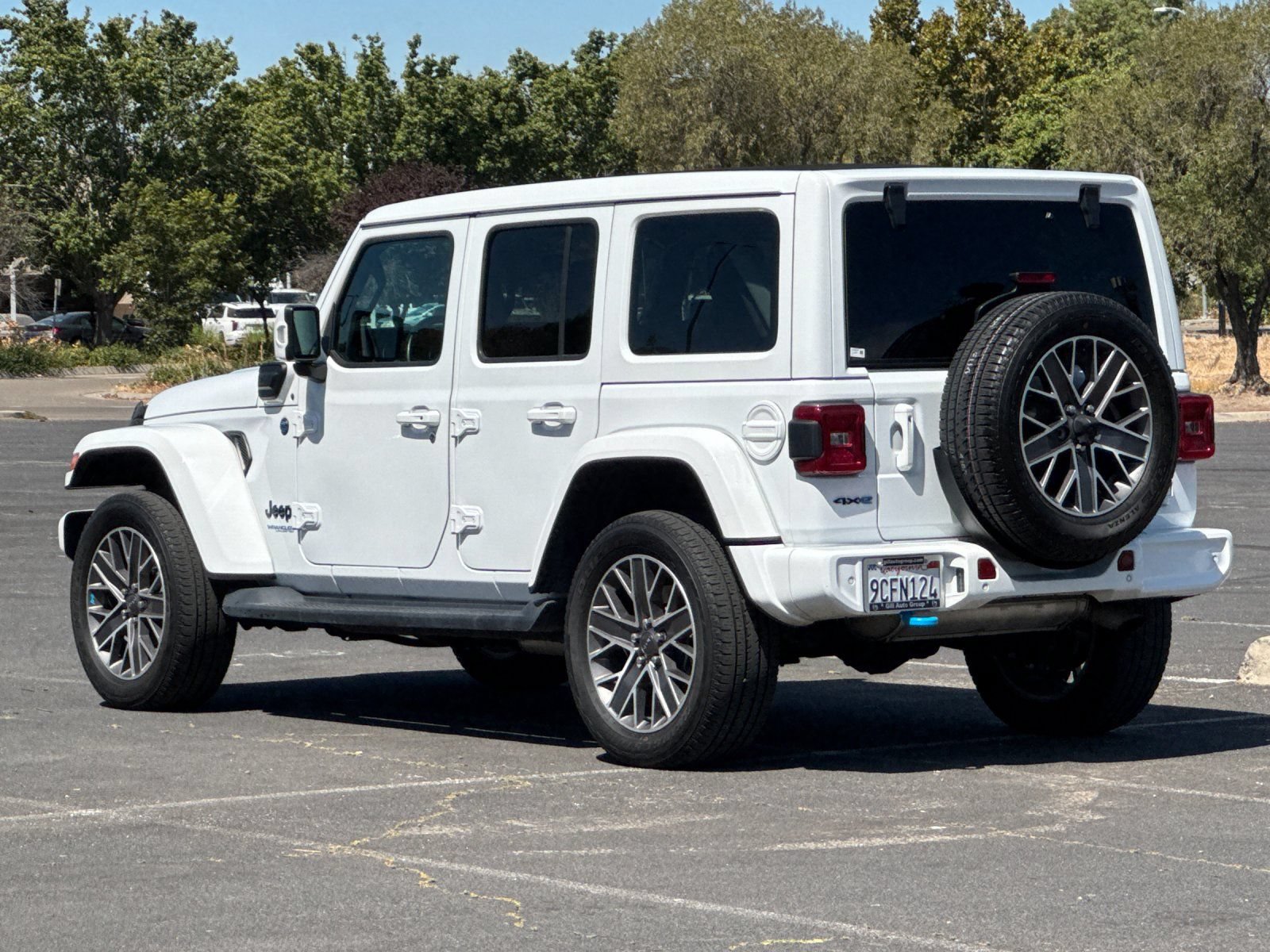 Used 2022 Jeep Wrangler Unlimited Sahara AWD/4WD image 6