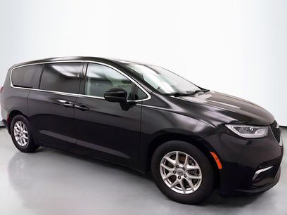 Used 2023 Chrysler Pacifica Touring-L