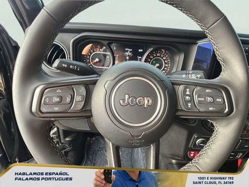 Used 2025 Jeep Gladiator Mojave w/ Safety Group image 19