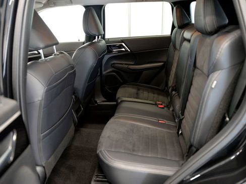 Used 2024 Mitsubishi Outlander SE image 27