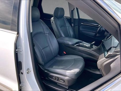 Used 2019 Buick Enclave Essence image 7