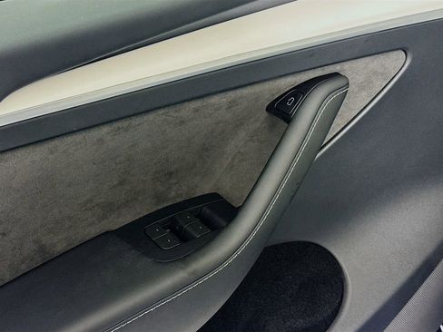 Used 2024 Tesla Model Y Long Range image 14