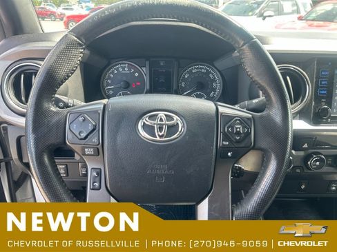 Used 2016 Toyota Tacoma TRD Off-Road w/ Towing Package AWD/4WD image 12