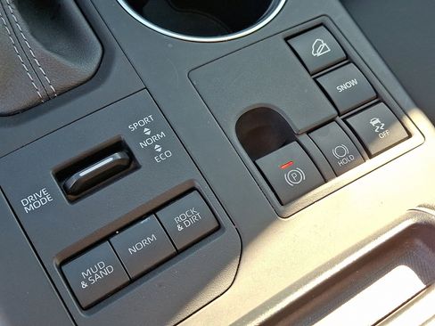 Certified 2024 Toyota Highlander XLE image 27