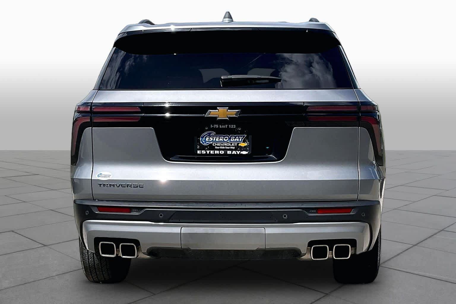 Used 2025 Chevrolet Traverse LT FWD image 5