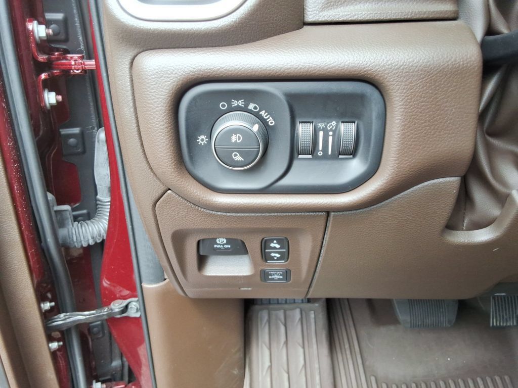 Used 2025 RAM 1500 Laramie w/ Off Road Group AWD/4WD image 38