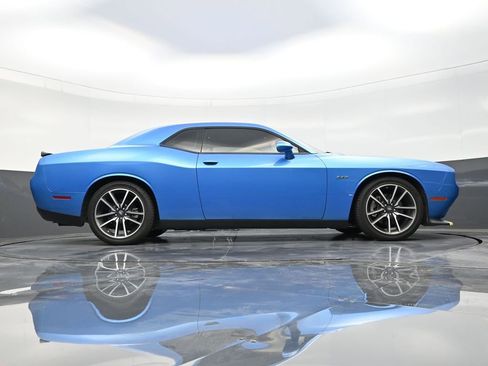 Used 2023 Dodge Challenger R/T w/ Plus Package image 26