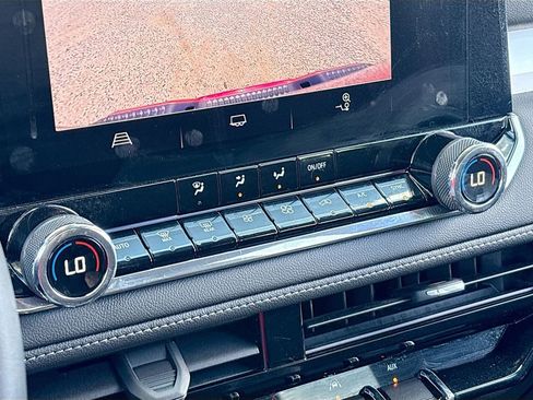 Used 2023 Chevrolet Colorado LT w/ LT Convenience Package image 16