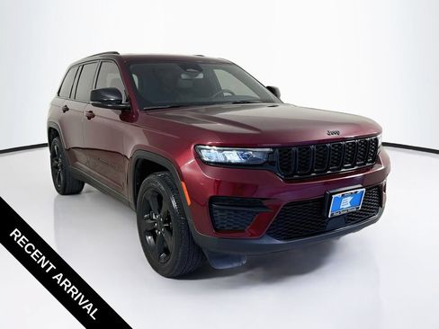 Used 2023 Jeep Grand Cherokee Altitude RWD image 1