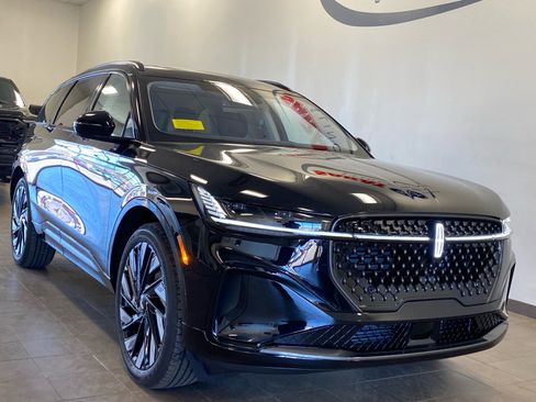 New 2026 Lincoln Nautilus Reserve w/ Jet Appearance Package image 2