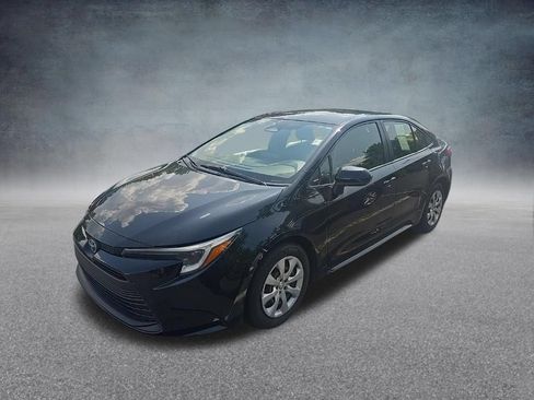 Used 2023 Toyota Corolla LE FWD image 4