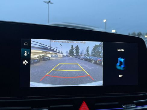 Used 2025 Hyundai Elantra SEL image 18