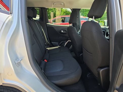Used 2016 Jeep Renegade Latitude AWD/4WD image 27