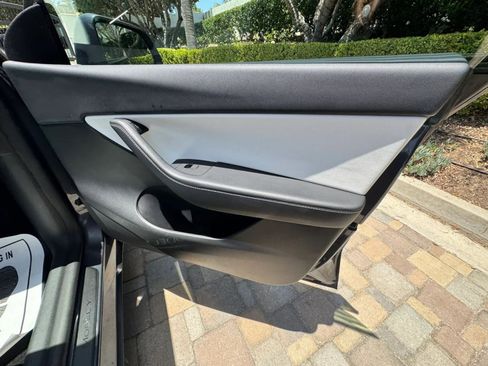 Used 2024 Tesla Model Y Long Range AWD/4WD image 28