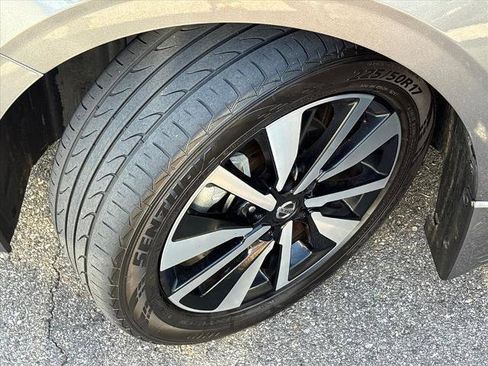 Used 2021 Nissan Sentra SV w/ SV Premium Package image 24