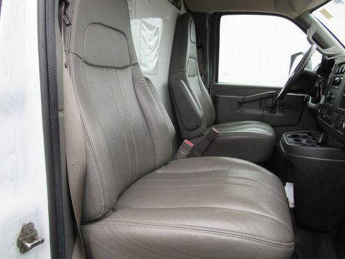 Used 2021 GMC Savana 3500 Extended w/ Power Convenience Package RWD image 14
