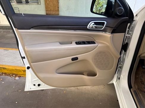 Used 2018 Jeep Grand Cherokee Overland image 20