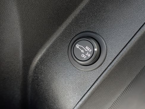 Used 2019 Chevrolet Equinox LT image 28