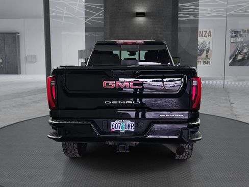 Used 2024 GMC Sierra 3500 Denali w/ Denali Reserve Package AWD/4WD image 7