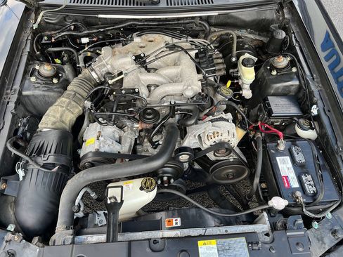 Used 2004 Ford Mustang Convertible RWD image 38