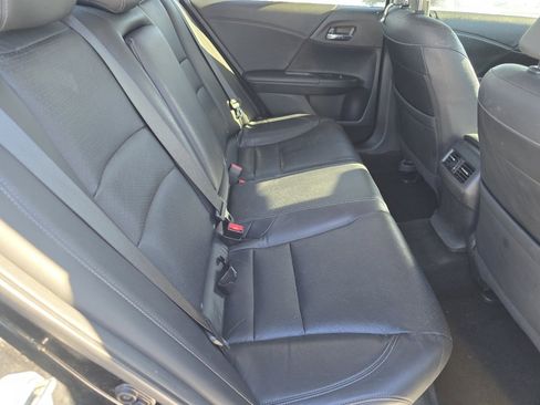 Used 2017 Honda Accord Touring image 21