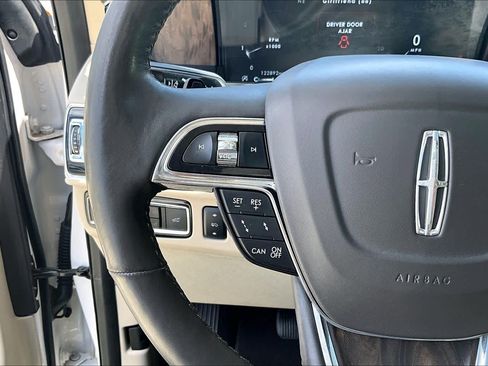 Used 2019 Lincoln Navigator Select w/ Technology Package AWD/4WD image 22