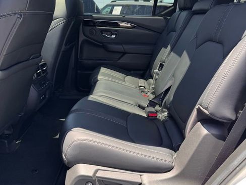 Used 2023 Honda Pilot Touring image 11