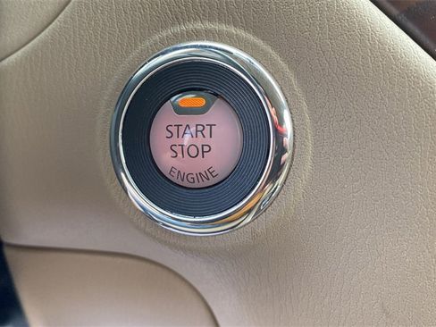 Used 2019 Nissan Pathfinder Platinum image 29