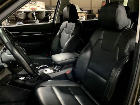 Used 2025 Kia Telluride S AWD/4WD image 24