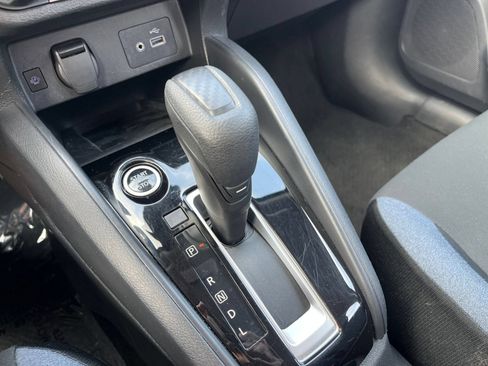 Used 2025 Nissan Versa SV FWD image 40