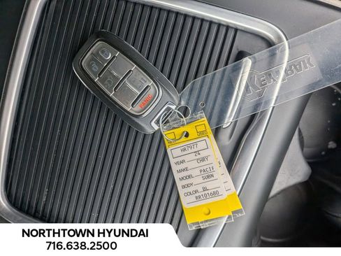 Used 2024 Chrysler Pacifica Touring-L image 17