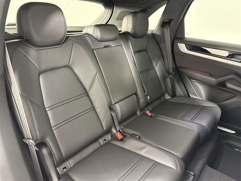 New 2026 Porsche Cayenne image 23