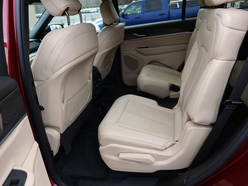 Used 2023 Jeep Grand Cherokee L Limited image 19