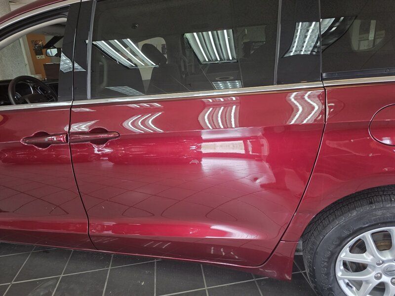 Used 2021 Chrysler Voyager LX FWD image 34