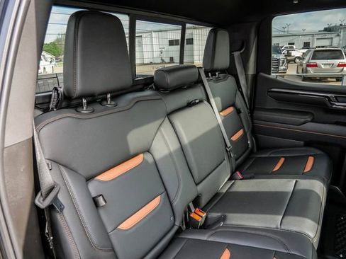 Used 2025 GMC Sierra 1500 AT4 w/ Technology Package AWD/4WD image 24