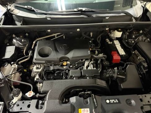 Used 2021 Toyota RAV4 LE FWD image 39