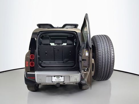 Certified 2025 Land Rover Defender 90 S image 28