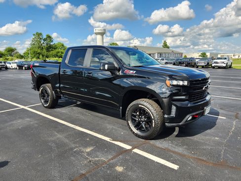 Used 2019 Chevrolet Silverado 1500 LT Trail Boss w/ Convenience Package AWD/4WD image 9