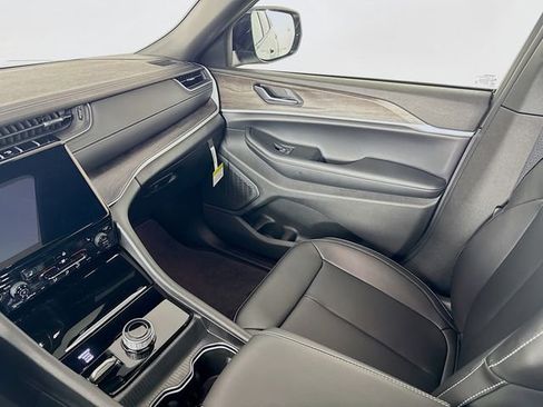 New 2025 Jeep Grand Cherokee L Limited image 27