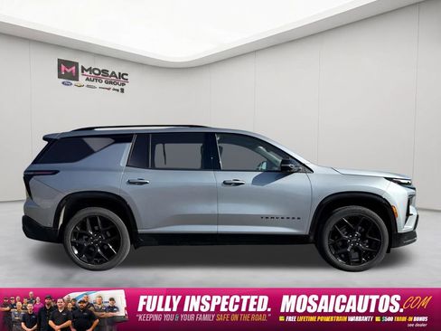 Used 2025 Chevrolet Traverse RS AWD/4WD image 2